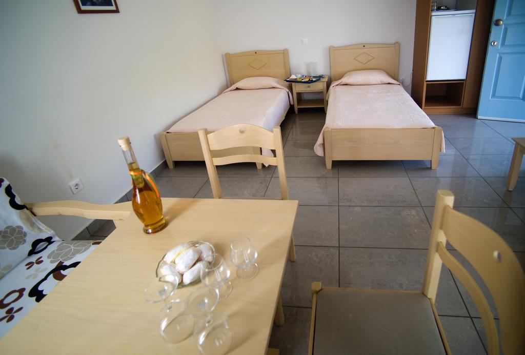 Aiolos Hotel Ménitesz Kültér fotó