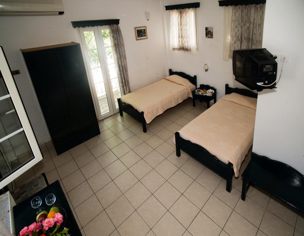Aiolos Hotel Ménitesz Kültér fotó