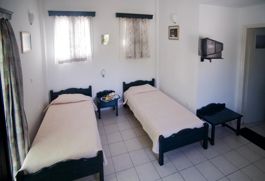 Aiolos Hotel Ménitesz Kültér fotó