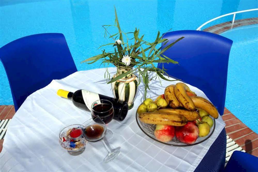 Aiolos Hotel Ménitesz Kültér fotó